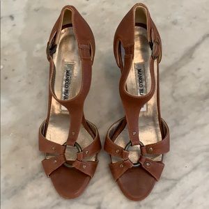 Manolo Blahnik size 6 Luggage Pump